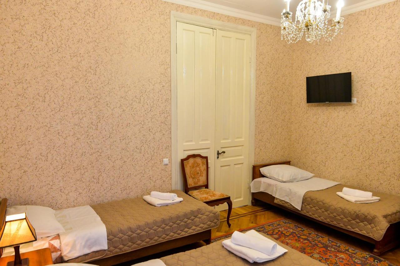 Gold Guest House Kʼutʼaisi Exterior foto
