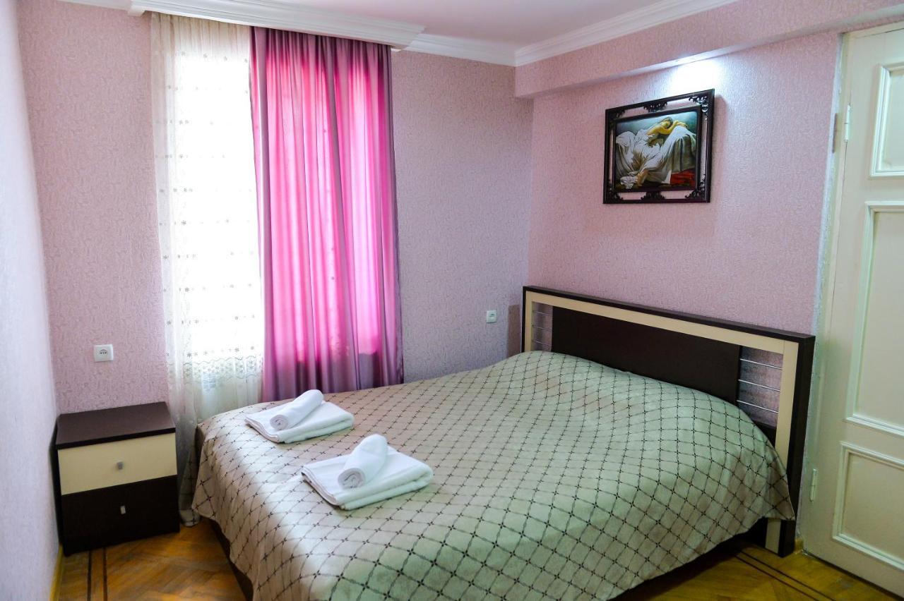 Gold Guest House Kʼutʼaisi Exterior foto