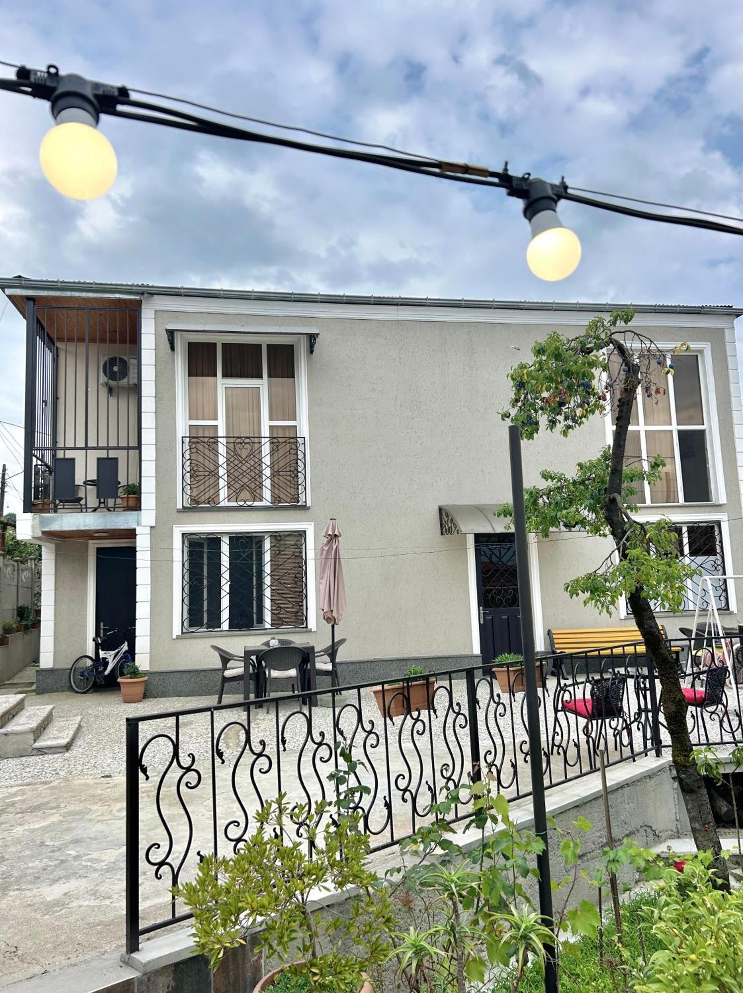 Gold Guest House Kʼutʼaisi Exterior foto