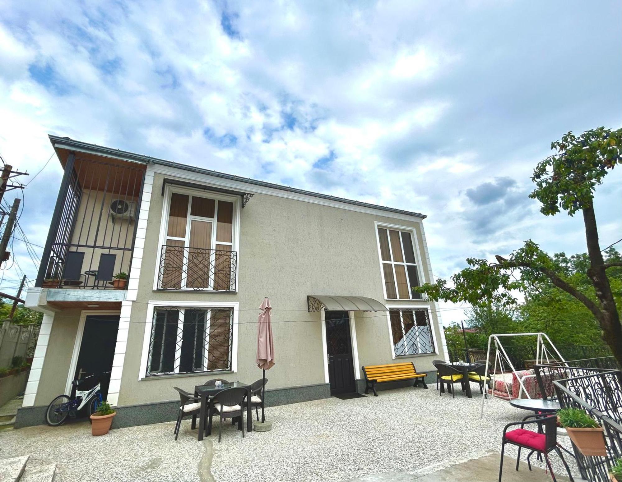 Gold Guest House Kʼutʼaisi Exterior foto