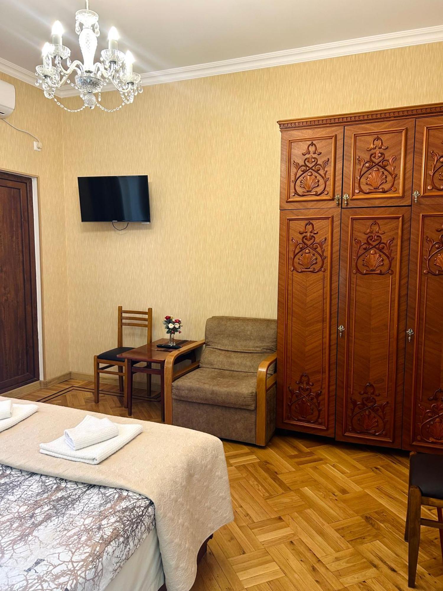 Gold Guest House Kʼutʼaisi Exterior foto