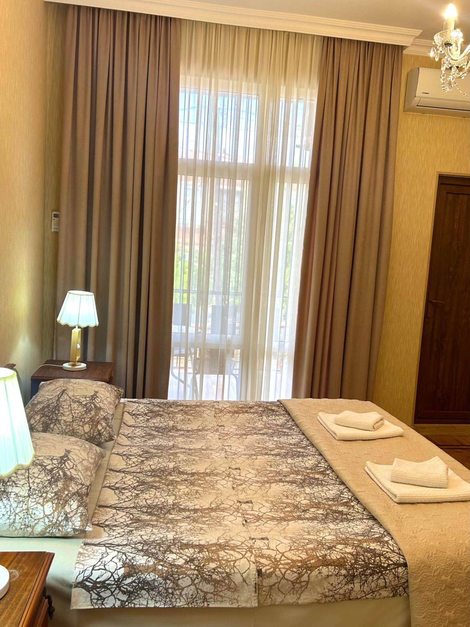 Gold Guest House Kʼutʼaisi Exterior foto