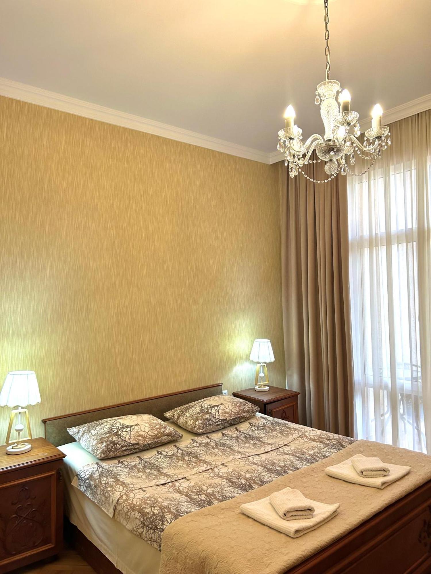 Gold Guest House Kʼutʼaisi Exterior foto